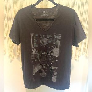 Express NYC Night Life Turntable Graphic V-Neck Tee Streetwear Sz L